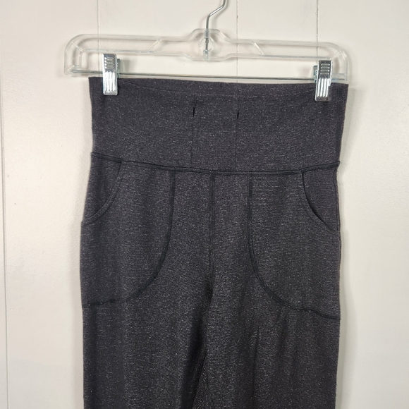 Lululemon Gray Leggings Pants Pockets Size 4 Activewear Yoga Gym Workout Active - Picture 2 of 8
